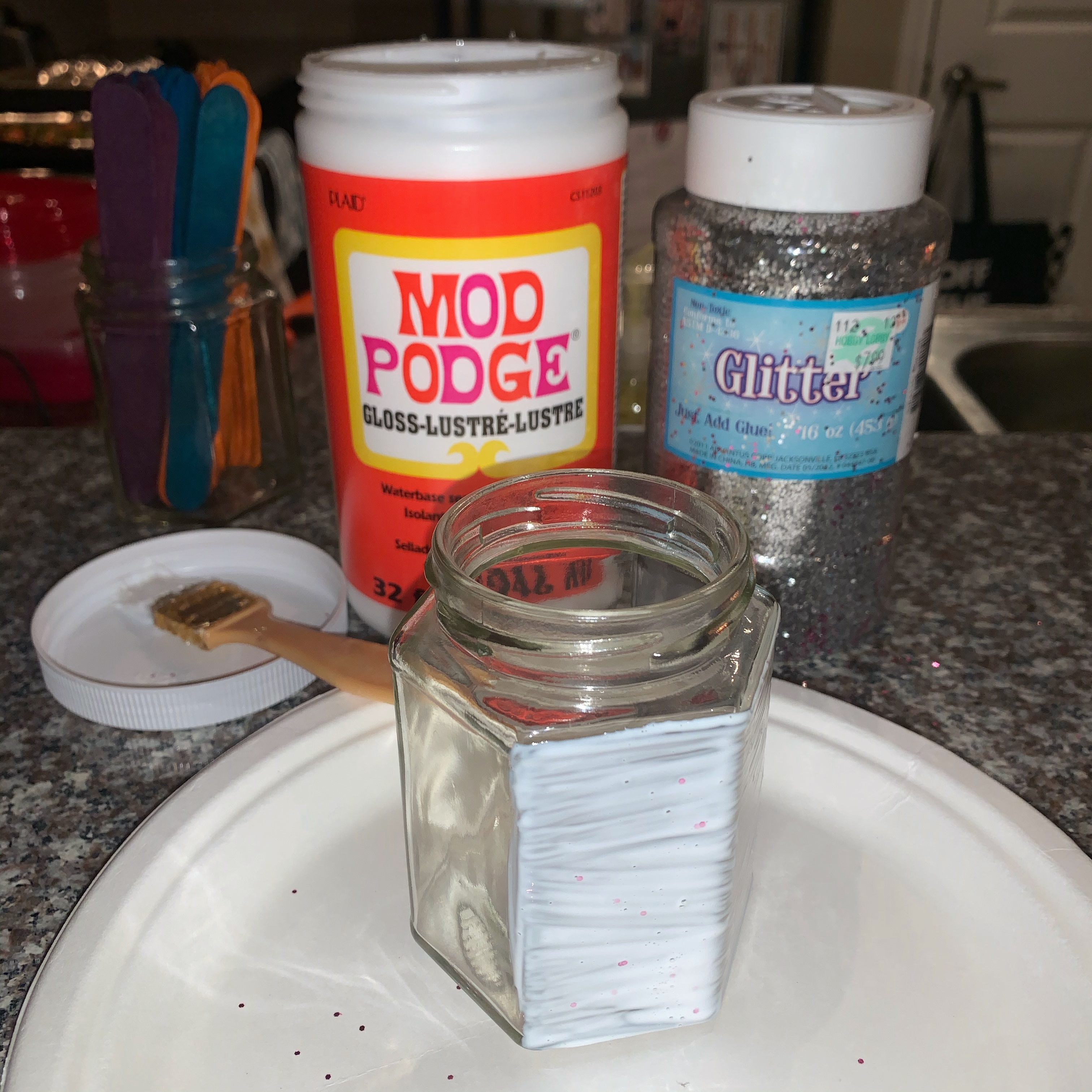 Plaid Mod Podge Gloss-Water Base, Gloss - 32 oz jar